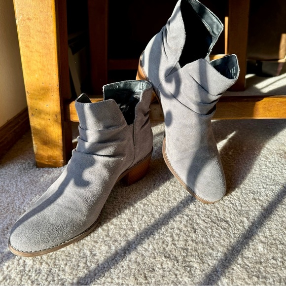 Cole Haan Grey Suede Ankle Boots Size 8.5. - Picture 4 of 8